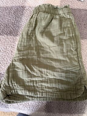 Olive Green Women's Elastic Waist Midi Shorts